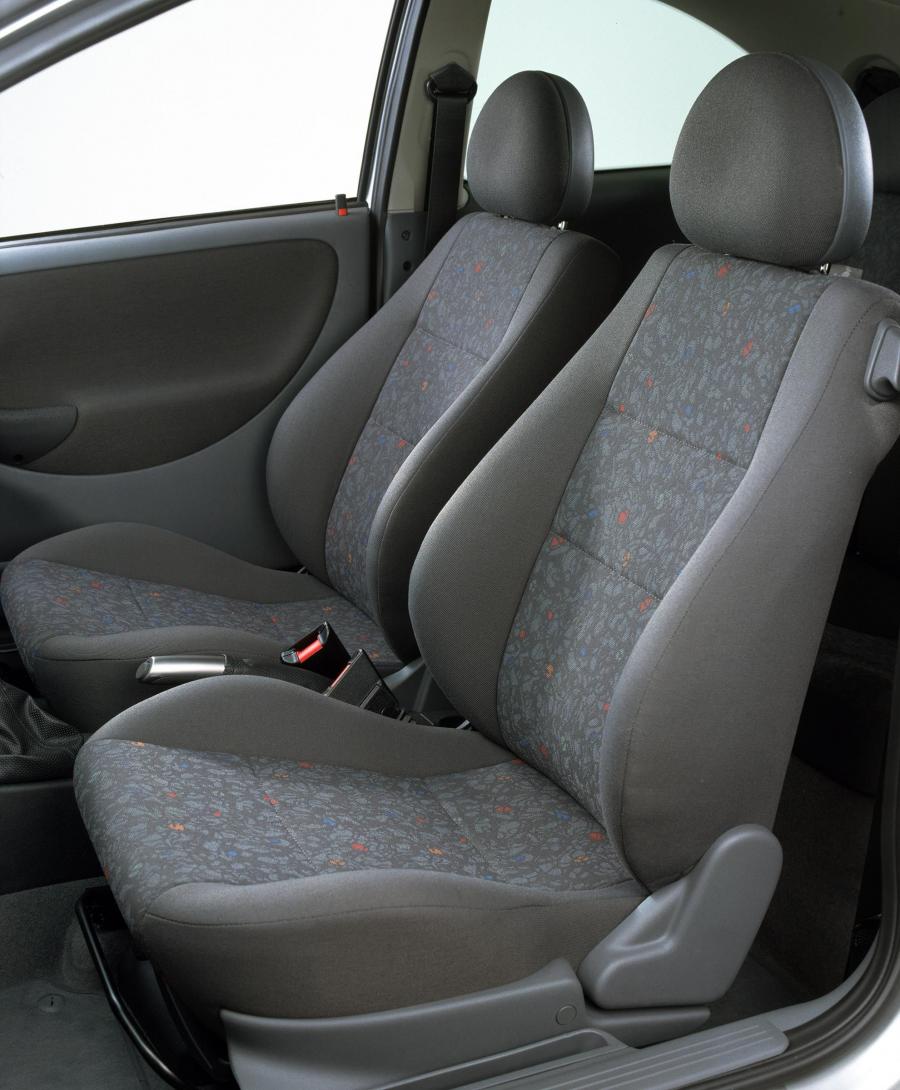  Holden Barina XC 2001 года  (фото 11 из 33)